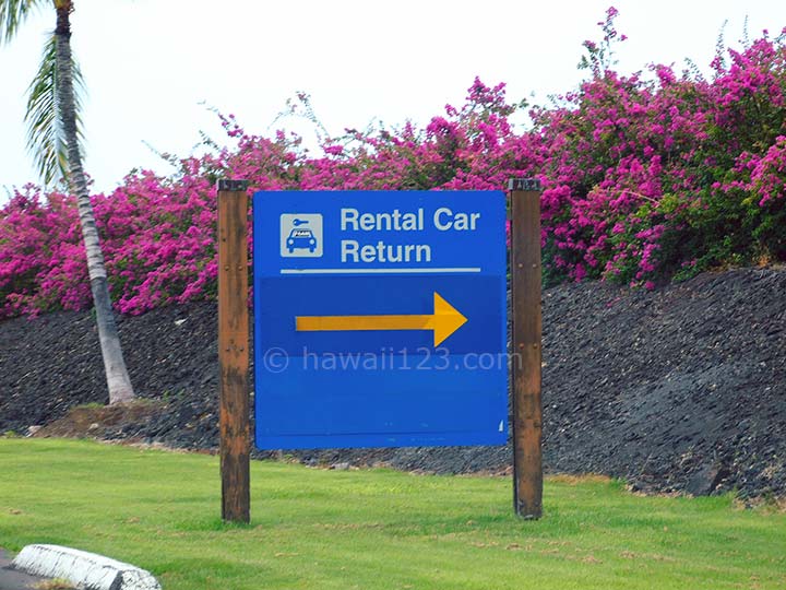 ハワイ島コナ空港のレンタカー返却場所への案内標識