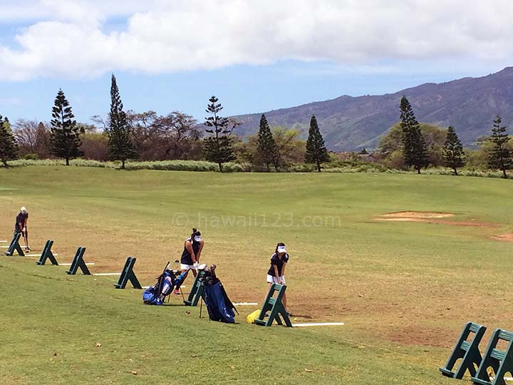 ハワイのゴルフ場のドライビングレンジ