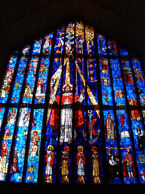 セントアンドリュース大聖堂のステンドグラス
